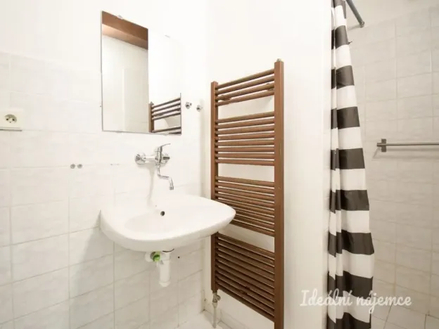 Pronájem bytu 1+kk, Brno - Líšeň, bratří Sapáků, 29 m2