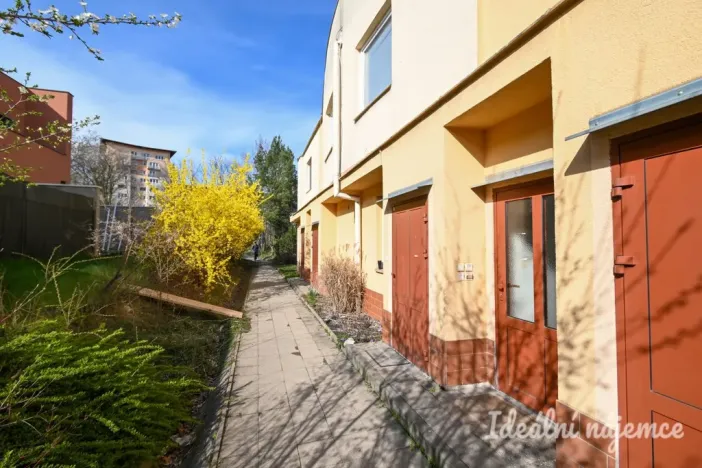 Pronájem bytu 1+kk, Brno - Líšeň, bratří Sapáků, 29 m2