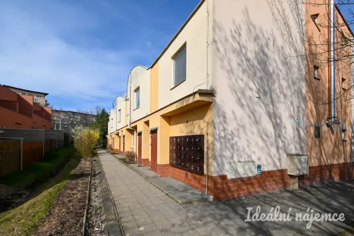 Pronájem bytu 1+kk, Brno - Líšeň, bratří Sapáků, 29 m2