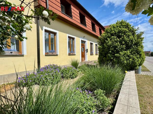 Prodej rodinného domu, Zvěrkovice, 372 m2