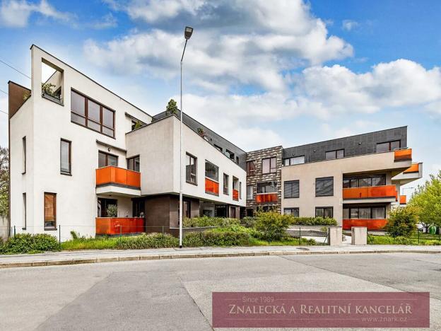 Pronájem bytu 3+kk, Praha, Krajanská, 85 m2