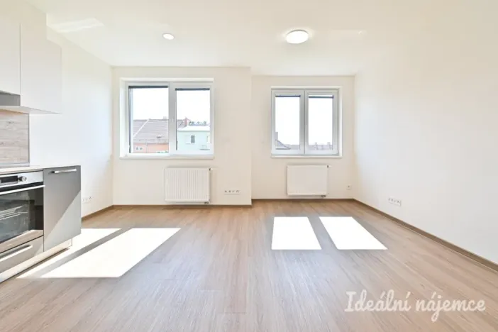 Pronájem bytu 1+kk, Brno - Židenice, Slatinská, 32 m2