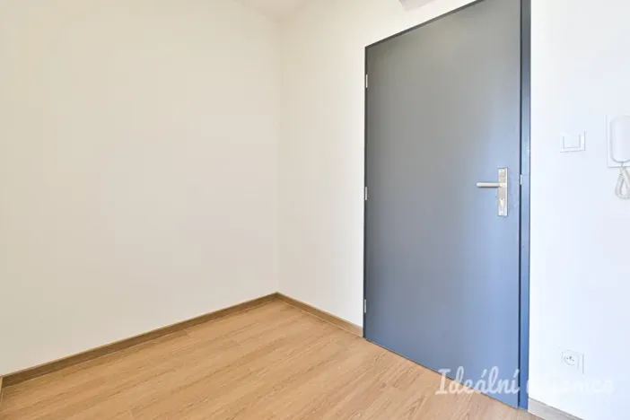 Pronájem bytu 1+kk, Brno - Židenice, Slatinská, 32 m2