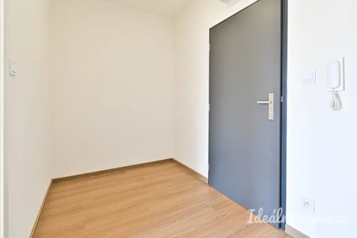 Pronájem bytu 1+kk, Brno - Židenice, Slatinská, 32 m2