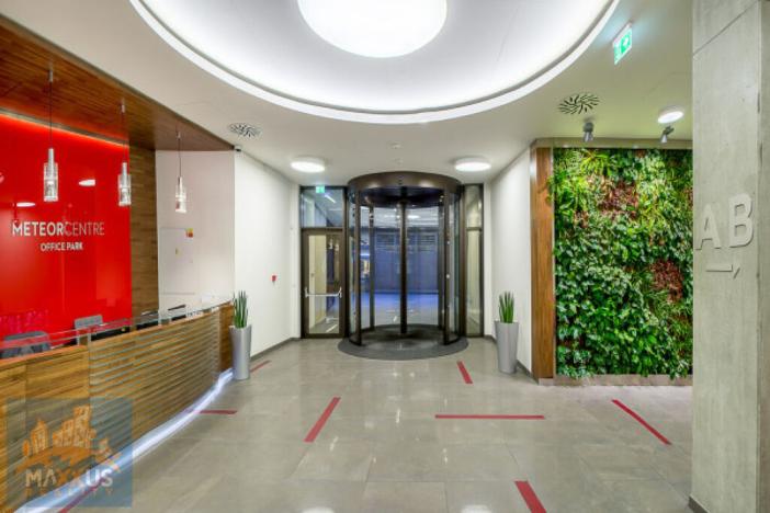 Pronájem kanceláře, Praha - Karlín, Sokolovská, 743 m2