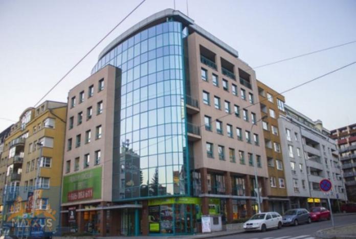 Pronájem kanceláře, Praha - Karlín, Sokolovská, 743 m2