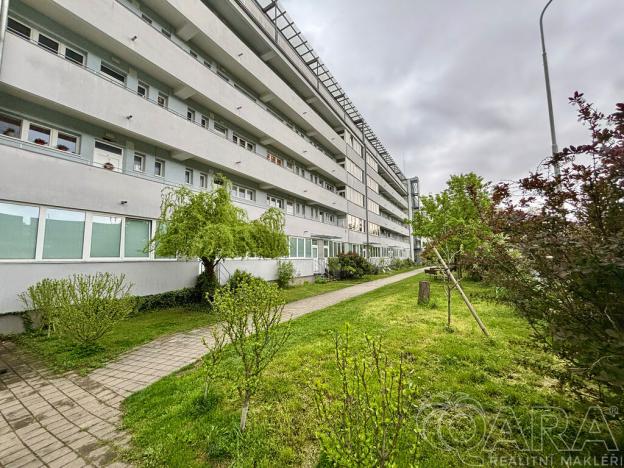 Pronájem bytu 1+1, Praha - Holešovice, Osadní, 47 m2