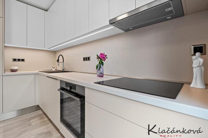 Prodej bytu 1+kk, Zlín - Malenovice, Pod Hradem I, 32 m2