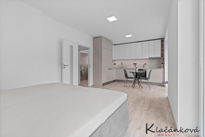 Prodej bytu 1+kk, Zlín - Malenovice, Pod Hradem I, 32 m2