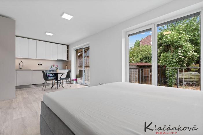 Prodej bytu 1+kk, Zlín - Malenovice, Pod Hradem I, 32 m2