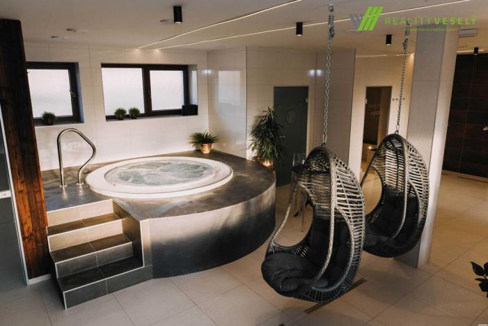 Prodej komerční nemovitosti, Veselí nad Moravou, Národních mučedníků, 391 m2