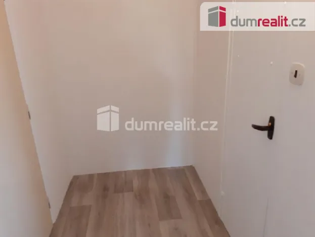 Pronájem bytu 1+1, Praha - Prosek, Veltruská, 27 m2