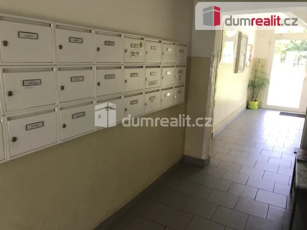 Pronájem bytu 1+1, Praha - Prosek, Veltruská, 27 m2