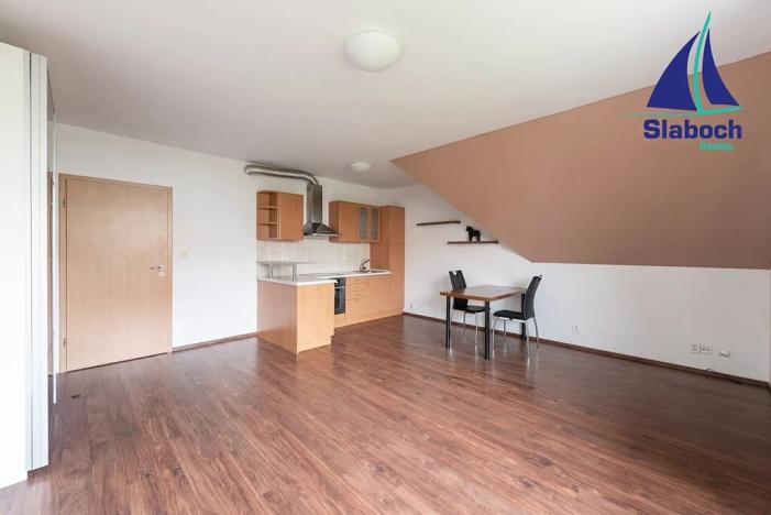 Prodej bytu 1+kk, Jesenice, Lomená, 41 m2