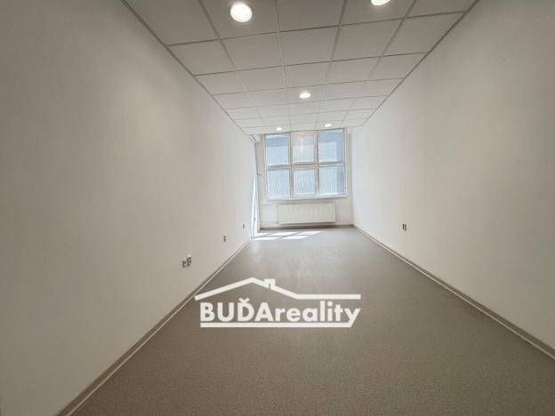 Pronájem kanceláře, Zlín, nám. T. G. Masaryka, 48 m2