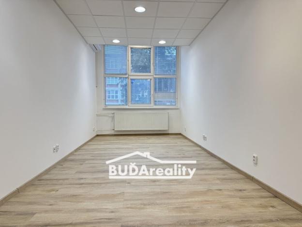 Pronájem kanceláře, Zlín, nám. T. G. Masaryka, 48 m2