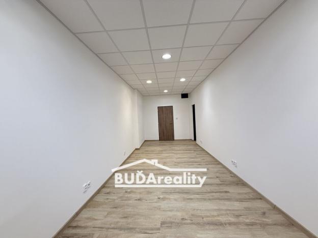 Pronájem kanceláře, Zlín, nám. T. G. Masaryka, 48 m2