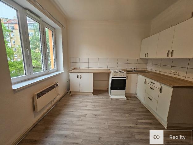 Pronájem bytu 1+1, Praha - Žižkov, Jeseniova, 48 m2
