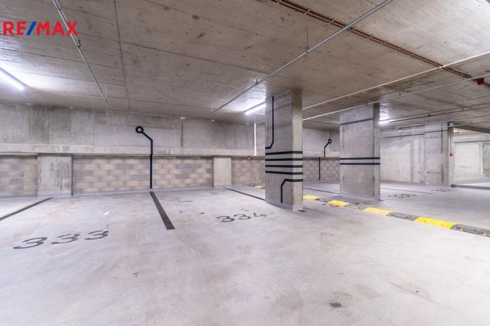 Pronájem garážového stání, Praha - Vysočany, Fafkových, 15 m2