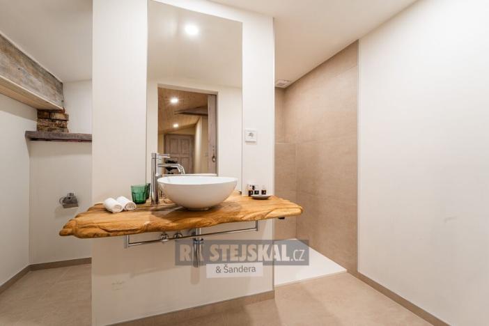 Prodej rodinného domu, Číměř, 768 m2