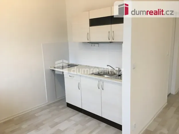Pronájem bytu 1+kk, Praha - Smíchov, Moulíkova, 29 m2