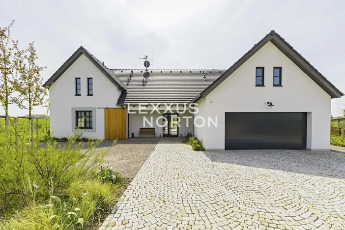 Prodej rodinného domu, Číčovice, 403 m2