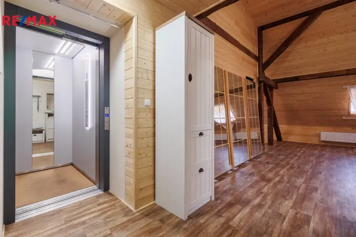 Prodej vícegeneračního domu, Valeč, Široká, 688 m2