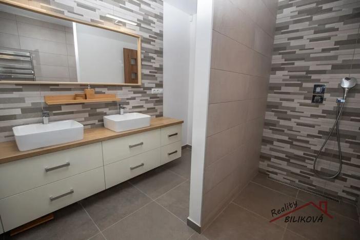 Prodej rodinného domu, Lázně Toušeň, Hlavní, 214 m2