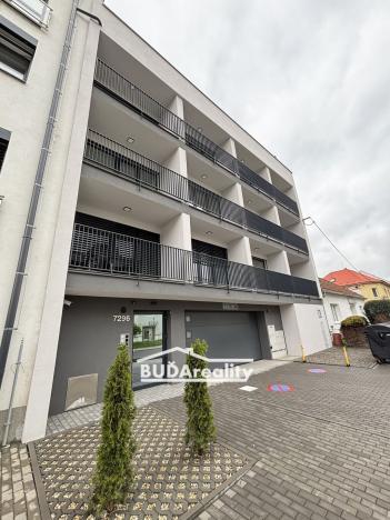 Pronájem bytu 1+kk, Zlín, Kvítková, 33 m2