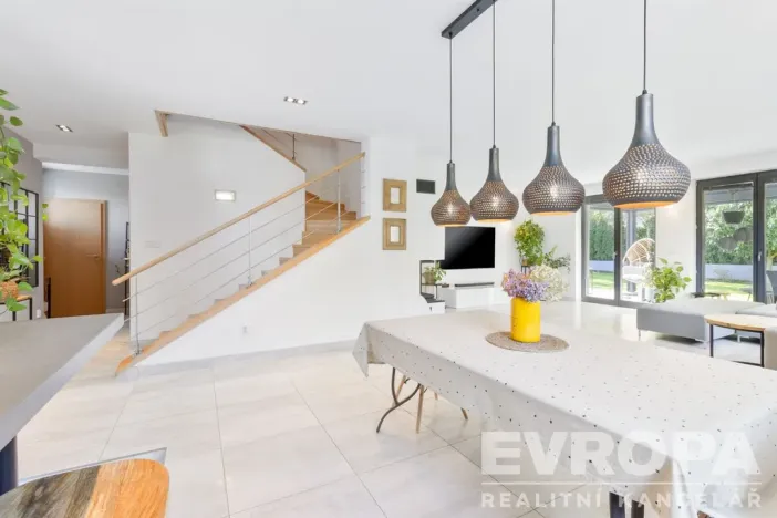 Prodej rodinného domu, Tuchoměřice, Pod Hájem, 205 m2