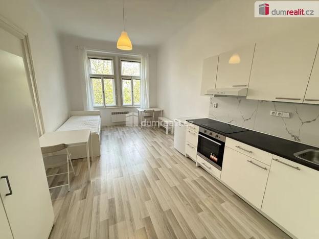 Pronájem bytu 1+kk, Praha - Smíchov, Na Skalce, 28 m2