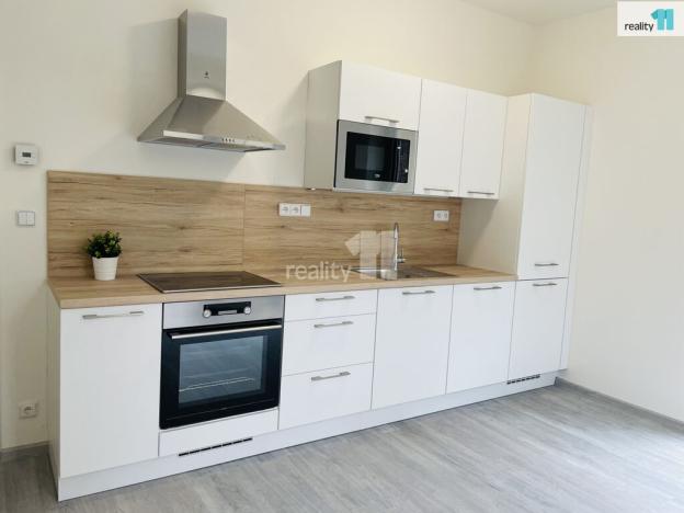Pronájem bytu 2+kk, Praha - Libeň, V Holešovičkách, 49 m2