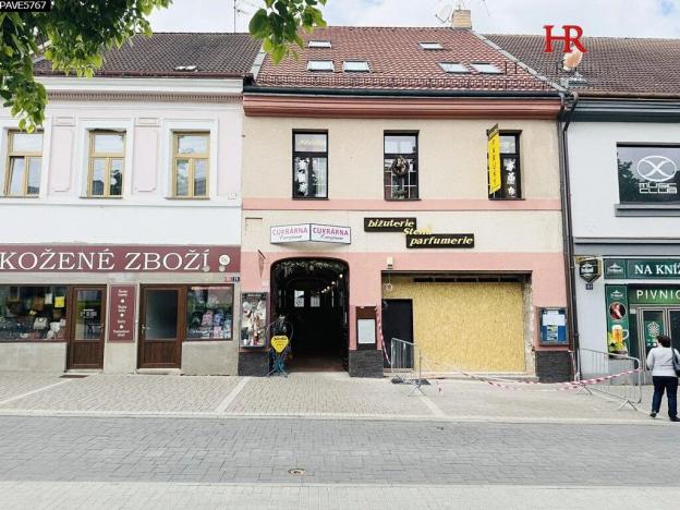 Pronájem obchodního prostoru, Benešov, Masarykovo náměstí, 72 m2