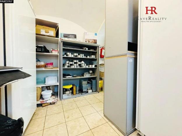 Pronájem obchodního prostoru, Benešov, Masarykovo náměstí, 72 m2