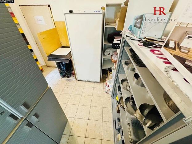 Pronájem obchodního prostoru, Benešov, Masarykovo náměstí, 72 m2