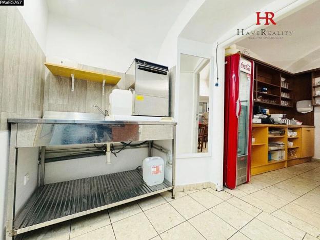 Pronájem obchodního prostoru, Benešov, Masarykovo náměstí, 72 m2