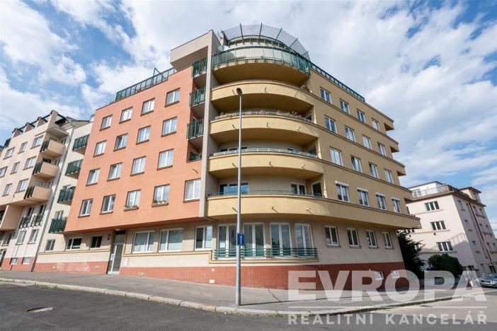 Pronájem bytu 6+kk a větší, Praha - Libeň, Kašparovo náměstí, 204 m2