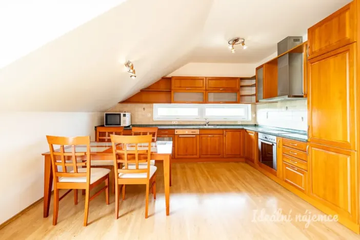Pronájem bytu 4+kk, Praha - Dubeč, U lipové aleje, 95 m2