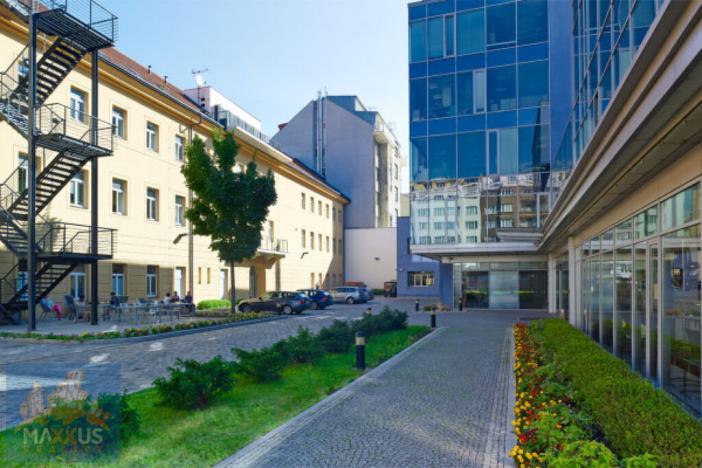 Pronájem kanceláře, Praha - Karlín, Sokolovská, 485 m2
