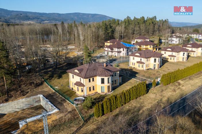 Prodej rodinného domu, Nová Role - Mezirolí, 376 m2