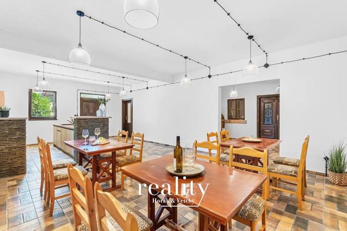 Prodej apartmánu, Perná, 205 m2