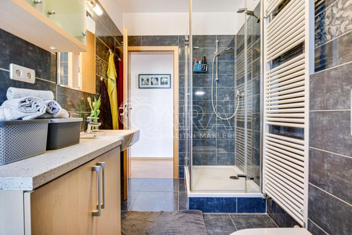 Prodej rodinného domu, Zeleneč, U Lesoparku, 174 m2