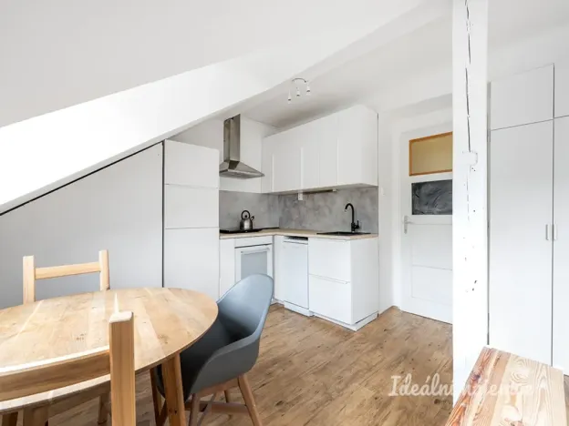 Pronájem bytu 1+kk, Praha - Smíchov, Holečkova, 35 m2