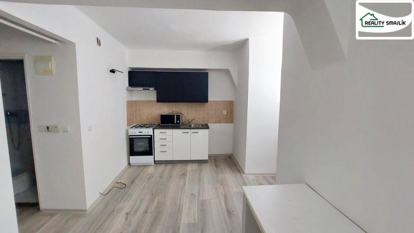 Pronájem bytu 1+kk, Cheb, Dlouhá, 42 m2