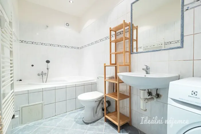 Pronájem bytu 1+kk, Šestajovice, Komenského, 25 m2