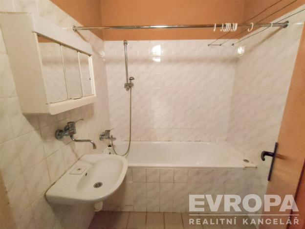 Prodej bytu 2+1, Chvaletice, Kolínská, 45 m2