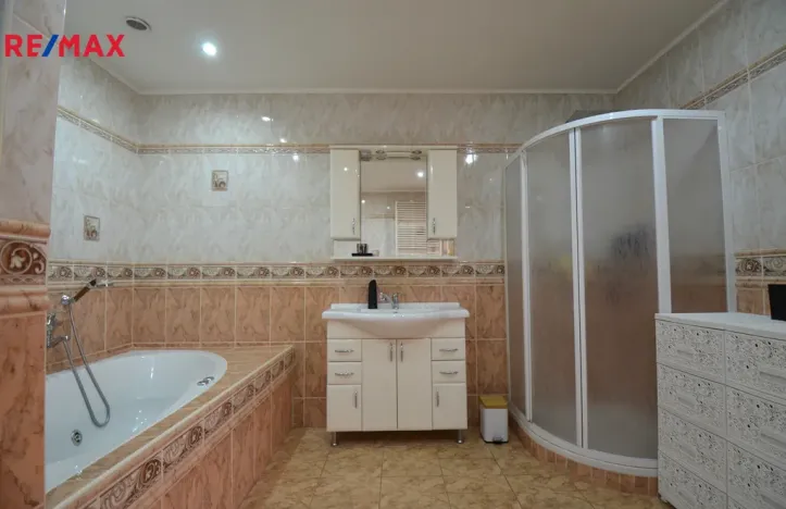 Prodej činžovního domu, Uničov, Masarykovo nám., 307 m2