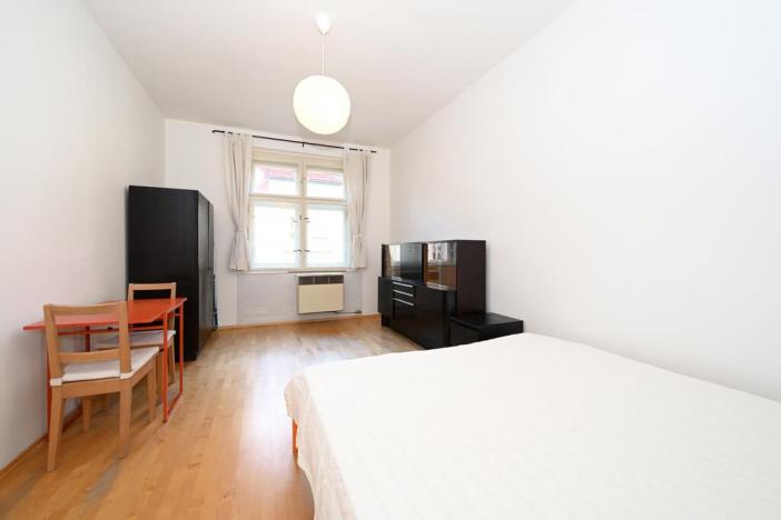 Pronájem bytu 1+kk, Praha - Vršovice, Bulharská, 34 m2