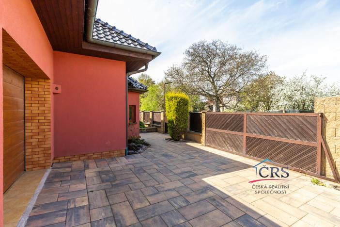 Prodej rodinného domu, Přezletice, Veleňská, 240 m2