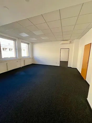 Pronájem kanceláře, Praha - Karlín, Prvního pluku, 150 m2
